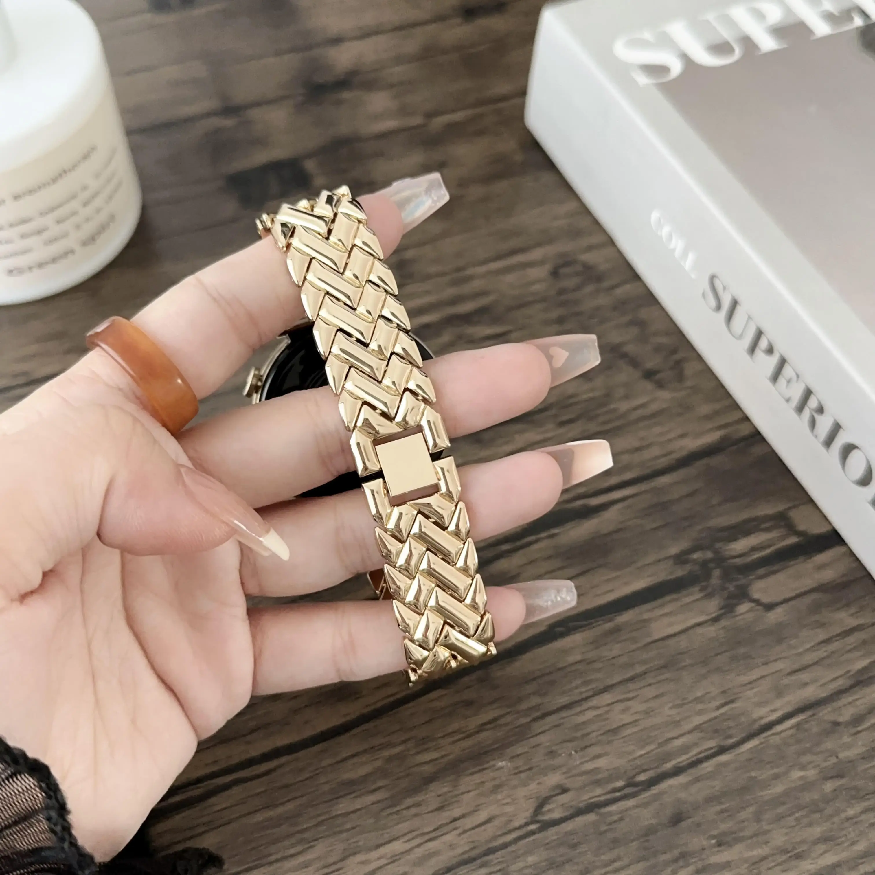 سوار ساعة من الستانلس ستيل على - مراجعة Fossil Smartwatch Accessories وسعره