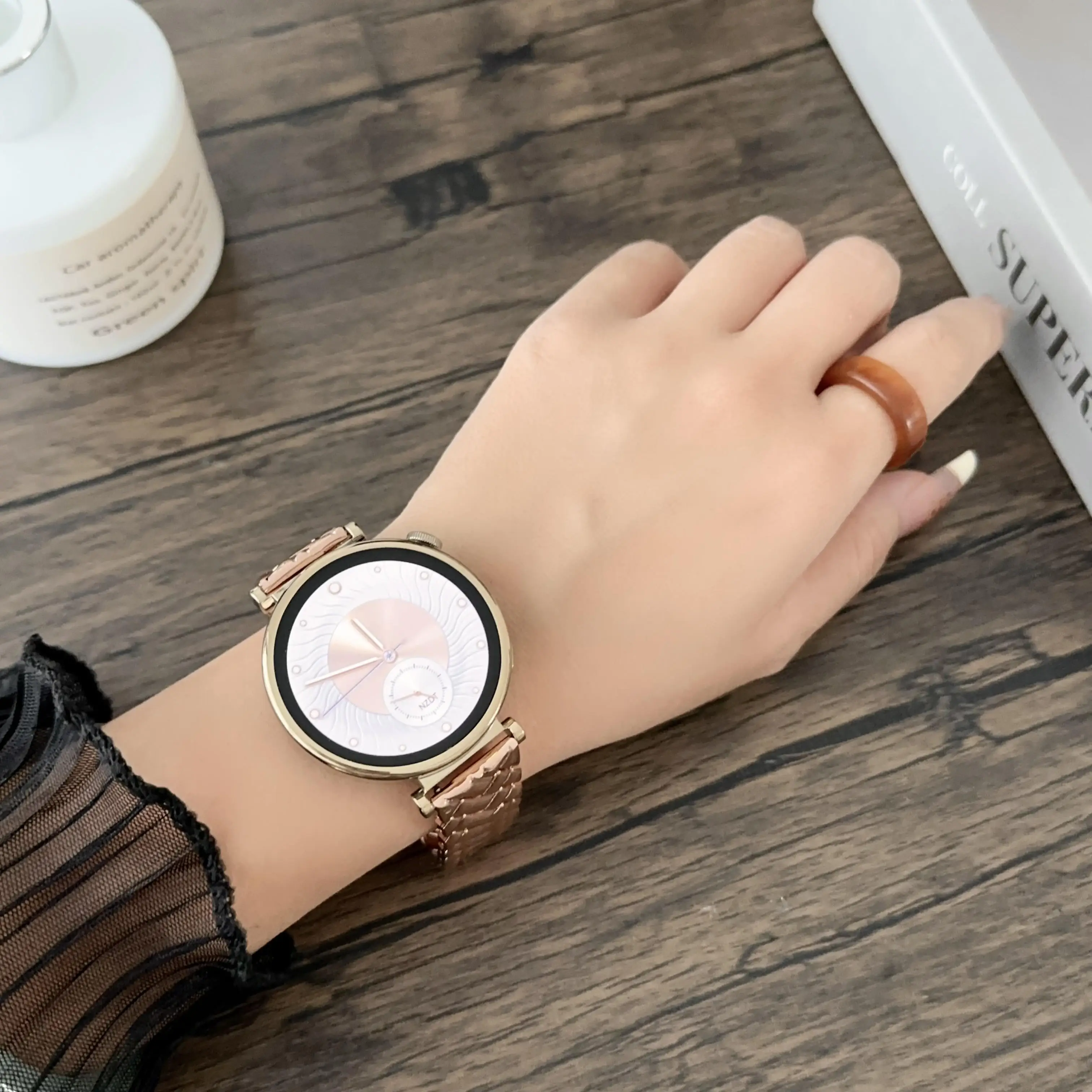 سوار ساعة من الستانلس ستيل على - مراجعة Fossil Smartwatch Accessories وسعره